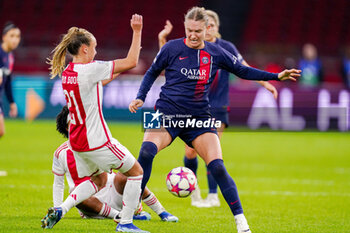 2023-11-15 - Clare Hunt of Paris Saint-Germain and Rosa van Gool of AFC Ajax during the UEFA Women's Champions League, Group C football match between AFC Ajax and Paris Saint-Germain on November 15, 2023 at the Johan Cruijff ArenA in Amsterdam, Netherlands - FOOTBALL - WOMEN'S CHAMPIONS LEAGUE - AJAX V PARIS SG - UEFA CHAMPIONS LEAGUE WOMEN - SOCCER