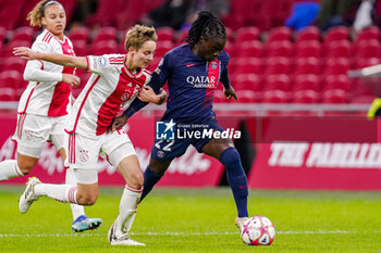 2023-11-15 - Tabitha Chawinga of Paris Saint-Germain and Kay-Lee de Sanders of AFC Ajax during the UEFA Women's Champions League, Group C football match between AFC Ajax and Paris Saint-Germain on November 15, 2023 at the Johan Cruijff ArenA in Amsterdam, Netherlands - FOOTBALL - WOMEN'S CHAMPIONS LEAGUE - AJAX V PARIS SG - UEFA CHAMPIONS LEAGUE WOMEN - SOCCER