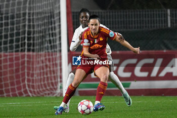 2023-12-20 - Evelyne Viens (AS Roma) Thiniba Samoura of Paris Saint-Germain during the UEFA Women’s Champions League 2023/24 group stage group C match between  AS Roma vs Paris Saint Germain FC at the Tre Fontane stadium Rome on 20 December 2023. - ROMA VS PARIS SAINT-GERMAIN - UEFA CHAMPIONS LEAGUE WOMEN - SOCCER