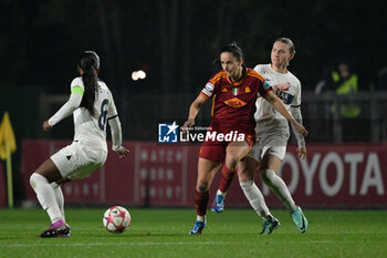 2023-12-20 - Evelyne Viens (AS Roma) Clare Hunt of Paris Saint-Germain during the UEFA Women’s Champions League 2023/24 group stage group C match between  AS Roma vs Paris Saint Germain FC at the Tre Fontane stadium Rome on 20 December 2023. - ROMA VS PARIS SAINT-GERMAIN - UEFA CHAMPIONS LEAGUE WOMEN - SOCCER