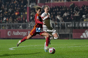 2023-12-20 - Valentina Giacinti (AS Roma) during the UEFA Women’s Champions League 2023/24 group stage group C match between  AS Roma vs Paris Saint Germain FC at the Tre Fontane stadium Rome on 20 December 2023. - ROMA VS PARIS SAINT-GERMAIN - UEFA CHAMPIONS LEAGUE WOMEN - SOCCER