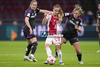 2023-12-20 - Rosa van Gool of AFC Ajax battles for possession with Georgia Stanway of Bayern Munich during the UEFA Women's Champions League, Group C football match between AFC Ajax and Bayern Munich on December 20, 2023 at Johan Cruijff ArenA in Amsterdam, Netherlands - FOOTBALL - WOMEN'S CHAMPIONS LEAGUE - AJAX V BAYERN MUNICH - UEFA CHAMPIONS LEAGUE WOMEN - SOCCER