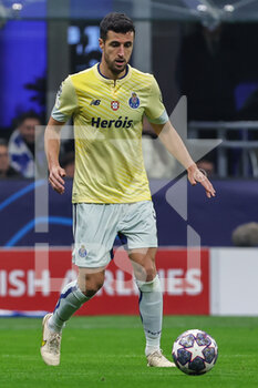 2023-02-22 - Ivan Marcano of FC Porto in action during the UEFA Champions League 2022/23 Round of 16 - First leg football match between FC Internazionale and FC Porto at Giuseppe Meazza Stadium, Milan, Italy on February 22, 2023 - INTER - FC INTERNAZIONALE VS FC PORTO - UEFA CHAMPIONS LEAGUE - SOCCER