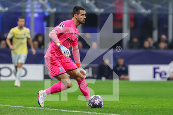 2023-02-22 - Diogo Costa of FC Porto in action during the UEFA Champions League 2022/23 Round of 16 - First leg football match between FC Internazionale and FC Porto at Giuseppe Meazza Stadium, Milan, Italy on February 22, 2023 - INTER - FC INTERNAZIONALE VS FC PORTO - UEFA CHAMPIONS LEAGUE - SOCCER