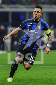 2023-02-22 - Lautaro Martinez of FC Internazionale in action during the UEFA Champions League 2022/23 Round of 16 - First leg football match between FC Internazionale and FC Porto at Giuseppe Meazza Stadium, Milan, Italy on February 22, 2023 - INTER - FC INTERNAZIONALE VS FC PORTO - UEFA CHAMPIONS LEAGUE - SOCCER