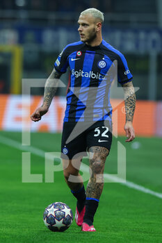 2023-02-22 - Federico Dimarco of FC Internazionale in action during the UEFA Champions League 2022/23 Round of 16 - First leg football match between FC Internazionale and FC Porto at Giuseppe Meazza Stadium, Milan, Italy on February 22, 2023 - INTER - FC INTERNAZIONALE VS FC PORTO - UEFA CHAMPIONS LEAGUE - SOCCER