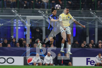2023-02-22 - Matteo Darmian of FC Internazionale competes for the ball with Galeno of FC Porto during the UEFA Champions League 2022/23 Round of 16 - First leg football match between FC Internazionale and FC Porto at Giuseppe Meazza Stadium, Milan, Italy on February 22, 2023 - INTER - FC INTERNAZIONALE VS FC PORTO - UEFA CHAMPIONS LEAGUE - SOCCER