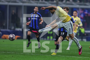 2023-02-22 - Mehdi Taremi of FC Porto in action during the UEFA Champions League 2022/23 Round of 16 - First leg football match between FC Internazionale and FC Porto at Giuseppe Meazza Stadium, Milan, Italy on February 22, 2023 - INTER - FC INTERNAZIONALE VS FC PORTO - UEFA CHAMPIONS LEAGUE - SOCCER