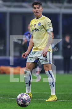 2023-02-22 - Matheus Uribe of FC Porto in action during the UEFA Champions League 2022/23 Round of 16 - First leg football match between FC Internazionale and FC Porto at Giuseppe Meazza Stadium, Milan, Italy on February 22, 2023 - INTER - FC INTERNAZIONALE VS FC PORTO - UEFA CHAMPIONS LEAGUE - SOCCER