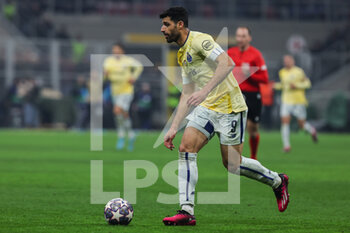 2023-02-22 - Mehdi Taremi of FC Porto in action during the UEFA Champions League 2022/23 Round of 16 - First leg football match between FC Internazionale and FC Porto at Giuseppe Meazza Stadium, Milan, Italy on February 22, 2023 - INTER - FC INTERNAZIONALE VS FC PORTO - UEFA CHAMPIONS LEAGUE - SOCCER