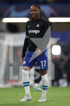 2023-03-07 - Raheem Sterling of Chelsea FC warms up  - CHELSEA FC VS BORUSSIA DORTMUND - UEFA CHAMPIONS LEAGUE - SOCCER