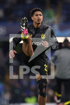 2023-03-07 - Jude Bellingham of Borussia Dortmund warms up  - CHELSEA FC VS BORUSSIA DORTMUND - UEFA CHAMPIONS LEAGUE - SOCCER
