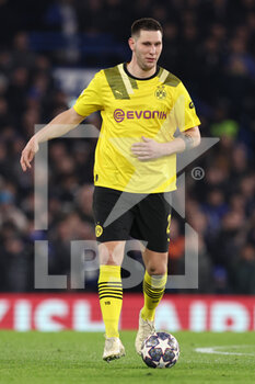 2023-03-07 - Niklas Sule of Borussia Dortmund in action  - CHELSEA FC VS BORUSSIA DORTMUND - UEFA CHAMPIONS LEAGUE - SOCCER