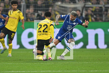 2023-02-15 - Borussia Dortmund midfielder Jude Bellingham (22) makes a tackle on Chelsea midfielder Enzo Fernandez during the UEFA Champions League, Round of 16, 1st leg football match between Borussia Dortmund and Chelsea on February 15, 2023 at Signal Iduna Park in Dortmund, Germany - FOOTBALL - CHAMPIONS LEAGUE - DORTMUND V CHELSEA - UEFA CHAMPIONS LEAGUE - SOCCER
