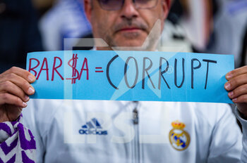 2023-03-15 - A real Madrid fan protesting against the Barcelona corruption case during the football match between
Real Madrid and Liverpool valid for the second leg of the round of 16 of the Uefa Champion’s League celebrated in Madrid, Spain at Bernabeu stadium on Wednesday 15 March 2023 - REAL MADRID VS LIVERPOOL - UEFA CHAMPIONS LEAGUE - SOCCER