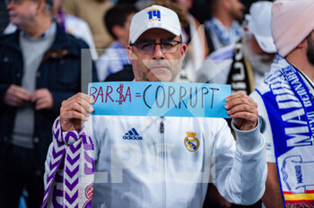 2023-03-15 - A real Madrid fan protesting against the Barcelona corruption case during the football match between
Real Madrid and Liverpool valid for the second leg of the round of 16 of the Uefa Champion’s League celebrated in Madrid, Spain at Bernabeu stadium on Wednesday 15 March 2023 - REAL MADRID VS LIVERPOOL - UEFA CHAMPIONS LEAGUE - SOCCER