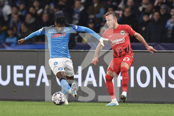 2023-03-15 - Andre’ Anguissa of SSC Napoli  competes for the ball with Mario Gotze of Eintracht Frankfurt  during the Uefa Champions League  match between SSC Napoli v Eintracht Frankfurt  at Diego Armando Maradona Stadium  - SSC NAPOLI VS EINTRACHT FRANKFURT - UEFA CHAMPIONS LEAGUE - SOCCER