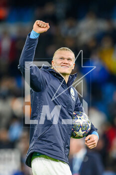 2023-03-14 - Erling Haaland of Manchester City with the match ball after he scores 5 goals during the UEFA Champions League, Round of 16, 2nd leg football match between Manchester City and RB Leipzig on 14 March 2023 at the Etihad Stadium in Manchester, England - FOOTBALL - CHAMPIONS LEAGUE - MANCHESTER CITY V RB LEIPZIG - UEFA CHAMPIONS LEAGUE - SOCCER