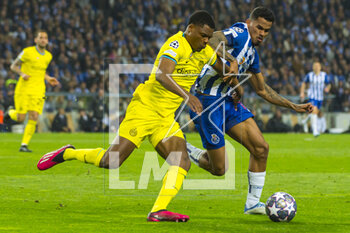 2023-03-14 - Denzel Dumfries of Inter and Galeno of Porto during the UEFA Champions League, Round of 16, 2nd leg football match between FC Porto and FC Internazionale on March 14, 2023 at Estadio do Dragao in Porto, Portugal - FOOTBALL - CHAMPIONS LEAGUE - PORTO V INTERNAZIONALE - UEFA CHAMPIONS LEAGUE - SOCCER