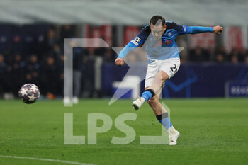 2023-04-12 - Piotr Zielinski of SSC Napoli in action diuring UEFA Champions League 2022/23 Quarter-Finals - First  leg football match between AC Milan and SSC Napoli at San Siro Stadium, Milan, Italy on April 12, 2023 - AC MILAN VS SSC NAPOLI - UEFA CHAMPIONS LEAGUE - SOCCER