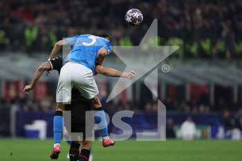 2023-04-12 - Min-Jae Kim of SSC Napoli competes for the ball with Olivier Giroud of AC Milan during UEFA Champions League 2022/23 Quarter-Finals - First  leg football match between AC Milan and SSC Napoli at San Siro Stadium, Milan, Italy on April 12, 2023 - AC MILAN VS SSC NAPOLI - UEFA CHAMPIONS LEAGUE - SOCCER