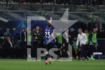 2023-04-19 - Nicolo Barella of FC Internazionale celebrates after scoring a goal during the UEFA Champions League 2022/23 Quarter-Finals - 2nd leg football match between FC Internazionale and SL Benfica at Giuseppe Meazza Stadium, Milan, Italy on April 19, 2023 - INTER - FC INTERNAZIONALE VS BENFICA - UEFA CHAMPIONS LEAGUE - SOCCER