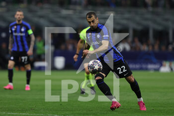 2023-04-19 - Henrikh Mkhitaryan of FC Internazionale in action during the UEFA Champions League 2022/23 Quarter-Finals - 2nd leg football match between FC Internazionale and SL Benfica at Giuseppe Meazza Stadium, Milan, Italy on April 19, 2023 - INTER - FC INTERNAZIONALE VS BENFICA - UEFA CHAMPIONS LEAGUE - SOCCER