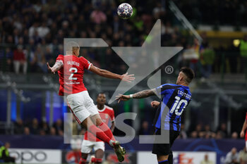 2023-04-19 - Lautaro Martinez of FC Internazionale competes for the ball with Gilberto of SL Benfica during the UEFA Champions League 2022/23 Quarter-Finals - 2nd leg football match between FC Internazionale and SL Benfica at Giuseppe Meazza Stadium, Milan, Italy on April 19, 2023 - INTER - FC INTERNAZIONALE VS BENFICA - UEFA CHAMPIONS LEAGUE - SOCCER