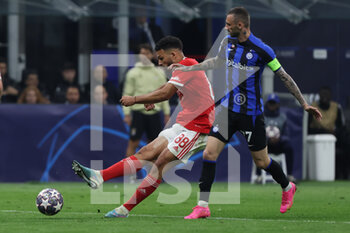 2023-04-19 - Goncalo Ramos of SL Benfica in action during the UEFA Champions League 2022/23 Quarter-Finals - 2nd leg football match between FC Internazionale and SL Benfica at Giuseppe Meazza Stadium, Milan, Italy on April 19, 2023 - INTER - FC INTERNAZIONALE VS BENFICA - UEFA CHAMPIONS LEAGUE - SOCCER