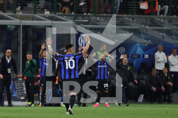 2023-04-19 - Lautaro Martinez of FC Internazionale leaves the pitch during the UEFA Champions League 2022/23 Quarter-Finals - 2nd leg football match between FC Internazionale and SL Benfica at Giuseppe Meazza Stadium, Milan, Italy on April 19, 2023 - INTER - FC INTERNAZIONALE VS BENFICA - UEFA CHAMPIONS LEAGUE - SOCCER