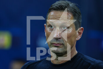 2023-04-19 - Roger Schmidy Head Coach of SL Benfica looks on during the UEFA Champions League 2022/23 Quarter-Finals - 2nd leg football match between FC Internazionale and SL Benfica at Giuseppe Meazza Stadium, Milan, Italy on April 19, 2023 - INTER - FC INTERNAZIONALE VS BENFICA - UEFA CHAMPIONS LEAGUE - SOCCER