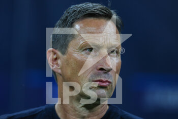 2023-04-19 - Roger Schmidy Head Coach of SL Benfica looks on during the UEFA Champions League 2022/23 Quarter-Finals - 2nd leg football match between FC Internazionale and SL Benfica at Giuseppe Meazza Stadium, Milan, Italy on April 19, 2023 - INTER - FC INTERNAZIONALE VS BENFICA - UEFA CHAMPIONS LEAGUE - SOCCER