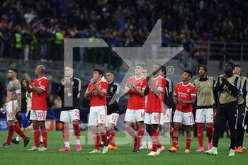 2023-04-19 - SL Benfica players greet the fans during the UEFA Champions League 2022/23 Quarter-Finals - 2nd leg football match between FC Internazionale and SL Benfica at Giuseppe Meazza Stadium, Milan, Italy on April 19, 2023 - INTER - FC INTERNAZIONALE VS BENFICA - UEFA CHAMPIONS LEAGUE - SOCCER