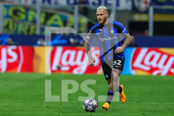 2023-04-19 - Federico Dimarco of FC Internazionale in action during the UEFA Champions League 2022/23 Quarter-Finals - 2nd leg football match between FC Internazionale and SL Benfica at Giuseppe Meazza Stadium, Milan, Italy on April 19, 2023 - INTER - FC INTERNAZIONALE VS BENFICA - UEFA CHAMPIONS LEAGUE - SOCCER