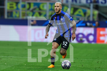 2023-04-19 - Federico Dimarco of FC Internazionale in action during the UEFA Champions League 2022/23 Quarter-Finals - 2nd leg football match between FC Internazionale and SL Benfica at Giuseppe Meazza Stadium, Milan, Italy on April 19, 2023 - INTER - FC INTERNAZIONALE VS BENFICA - UEFA CHAMPIONS LEAGUE - SOCCER