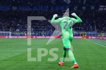 2023-04-19 - Andre Onana of FC Internazionale celebrates the victory at the end of the match during the UEFA Champions League 2022/23 Quarter-Finals - 2nd leg football match between FC Internazionale and SL Benfica at Giuseppe Meazza Stadium, Milan, Italy on April 19, 2023 - INTER - FC INTERNAZIONALE VS BENFICA - UEFA CHAMPIONS LEAGUE - SOCCER