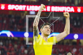 2023-04-11 - Alessandro Bastoni of Internazionale celebrates at full time during the UEFA Champions League, Quarter-finals, 1st leg football match between SL Benfica and FC Internazionale on April 11, 2023 at Estadio do Sport Lisboa e Benfica in Lisbon, Portugal - FOOTBALL - CHAMPIONS LEAGUE - BENFICA V INTERNAZIONALE - UEFA CHAMPIONS LEAGUE - SOCCER