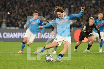 2023-04-18 - Khvicha Kvaratskhelia of SSC Napoli  missed the penalty kick during the Uefa Champions League  match between SSC Napoli vs AC Milan  at Diego Armando Maradona Stadium - SSC NAPOLI VS AC MILAN - UEFA CHAMPIONS LEAGUE - SOCCER