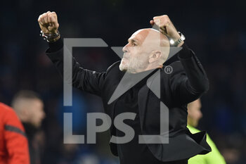 2023-04-18 - Stefano Pioli Coach of AC Milan cheers at the end of the race during the Uefa Champions League  match between SSC Napoli vs AC Milan  at Diego Armando Maradona Stadium - SSC NAPOLI VS AC MILAN - UEFA CHAMPIONS LEAGUE - SOCCER