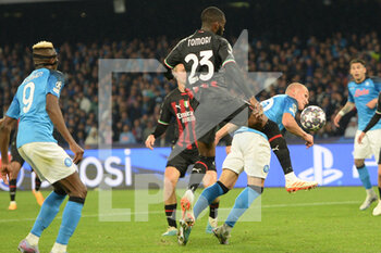 2023-04-18 - Leo Ostigard of SSC Napoli   competes for the ball with Fikayo Tomori of AC Milan  during the Uefa Champions League  match between SSC Napoli vs AC Milan  at Diego Armando Maradona Stadium - SSC NAPOLI VS AC MILAN - UEFA CHAMPIONS LEAGUE - SOCCER
