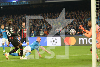 2023-04-18 - Mike Maigan of AC Milan saved on the header of Leo Ostigard of SSC Napoli    during the Uefa Champions League  match between SSC Napoli vs AC Milan  at Diego Armando Maradona Stadium - SSC NAPOLI VS AC MILAN - UEFA CHAMPIONS LEAGUE - SOCCER