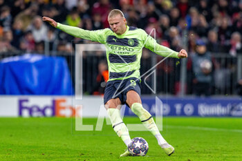2023-04-19 - Manchester City forward Erling Haaland (9) misses a penalty during the UEFA Champions League, Quarter-finals, 2nd leg football match between Bayern Munich and Manchester City on 19 April 2023 at Allianz Arena in Munich, Germany - FOOTBALL - CHAMPIONS LEAGUE - BAYERN MUNICH V MANCHESTER CITY - UEFA CHAMPIONS LEAGUE - SOCCER