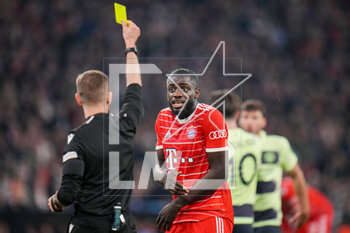 2023-04-19 - Referee Clement Turpin shows a yellow card to Dayot Upamecano of Bayern Munich during the UEFA Champions League, Quarter-finals, 2nd leg football match between Bayern Munich and Manchester City on 19 April 2023 at Allianz Arena in Munich, Germany - FOOTBALL - CHAMPIONS LEAGUE - BAYERN MUNICH V MANCHESTER CITY - UEFA CHAMPIONS LEAGUE - SOCCER