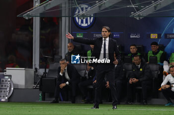 2023-05-10 - Simone Inzaghi Head Coach of FC Internazionale gestures during UEFA Champions League 2022/23 Semi-Final 1st  leg football match between AC Milan and FC Internazionale at San Siro Stadium, Milan, Italy on May 10, 2023 - SEMIFINAL - AC MILAN VS INTER - FC INTERNAZIONALE - UEFA CHAMPIONS LEAGUE - SOCCER