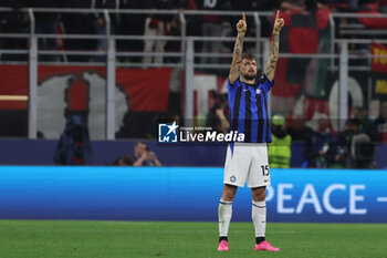 2023-05-10 - Francesco Acerbi of FC Internazionale gestures during UEFA Champions League 2022/23 Semi-Final 1st  leg football match between AC Milan and FC Internazionale at San Siro Stadium, Milan, Italy on May 10, 2023 - SEMIFINAL - AC MILAN VS INTER - FC INTERNAZIONALE - UEFA CHAMPIONS LEAGUE - SOCCER