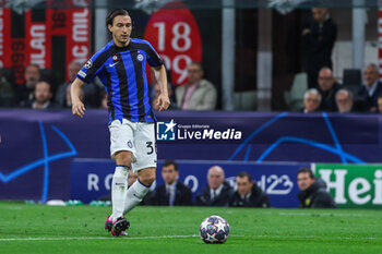 2023-05-10 - Matteo Darmian of FC Internazionale in action during UEFA Champions League 2022/23 Semi-Final 1st  leg football match between AC Milan and FC Internazionale at San Siro Stadium, Milan, Italy on May 10, 2023 - SEMIFINAL - AC MILAN VS INTER - FC INTERNAZIONALE - UEFA CHAMPIONS LEAGUE - SOCCER