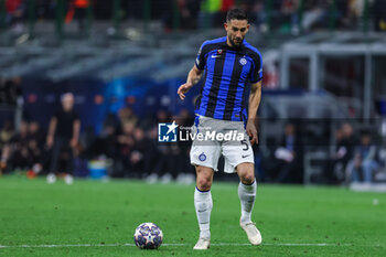 2023-05-10 - Roberto Gagliardini of FC Internazionale in action during UEFA Champions League 2022/23 Semi-Final 1st  leg football match between AC Milan and FC Internazionale at San Siro Stadium, Milan, Italy on May 10, 2023 - SEMIFINAL - AC MILAN VS INTER - FC INTERNAZIONALE - UEFA CHAMPIONS LEAGUE - SOCCER