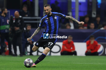 2023-05-16 - Marcelo Brozovic of FC Internazionale in action iduring the UEFA Champions League 2022/23 Semi-Final second leg football match between FC Internazionale and AC Milan at Giuseppe Meazza Stadium, Milan, Italy on May 16, 2023 - SEMIFINAL - INTER - FC INTERNAZIONALE VS AC MILAN - UEFA CHAMPIONS LEAGUE - SOCCER