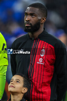 2023-05-16 - Fikayo Tomori of AC Milan looks on during the UEFA Champions League 2022/23 Semi-Final second leg football match between FC Internazionale and AC Milan at Giuseppe Meazza Stadium, Milan, Italy on May 16, 2023 - SEMIFINAL - INTER - FC INTERNAZIONALE VS AC MILAN - UEFA CHAMPIONS LEAGUE - SOCCER
