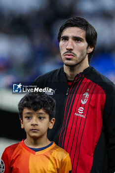 2023-05-16 - Sandro Tonali of AC Milan looks on during the UEFA Champions League 2022/23 Semi-Final second leg football match between FC Internazionale and AC Milan at Giuseppe Meazza Stadium, Milan, Italy on May 16, 2023 - SEMIFINAL - INTER - FC INTERNAZIONALE VS AC MILAN - UEFA CHAMPIONS LEAGUE - SOCCER